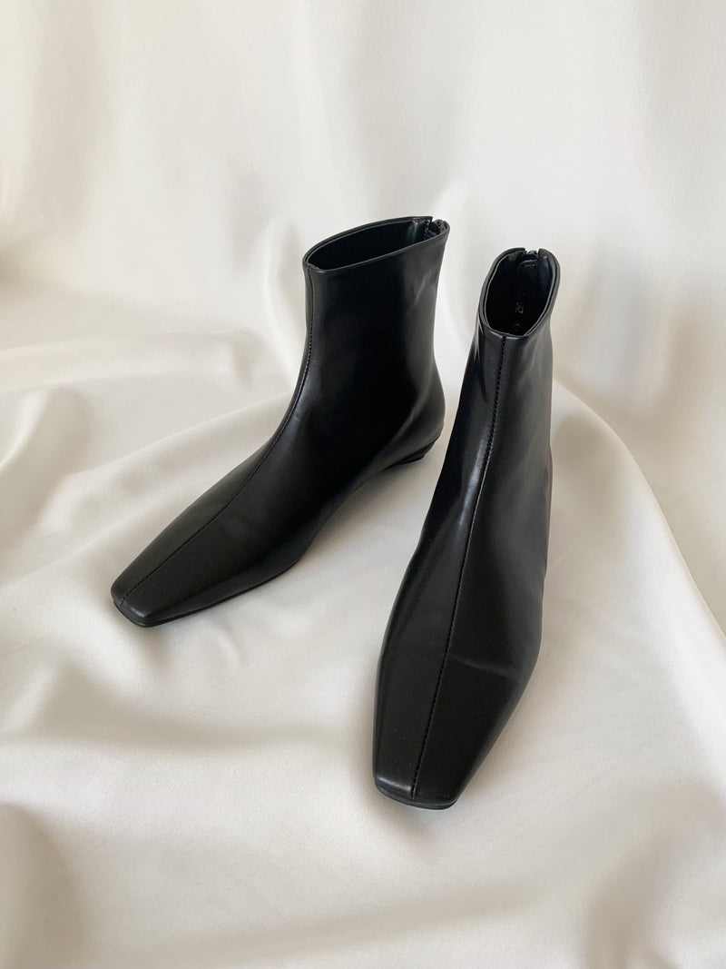 Pointy Square Toe Flat Boots – Neda Store